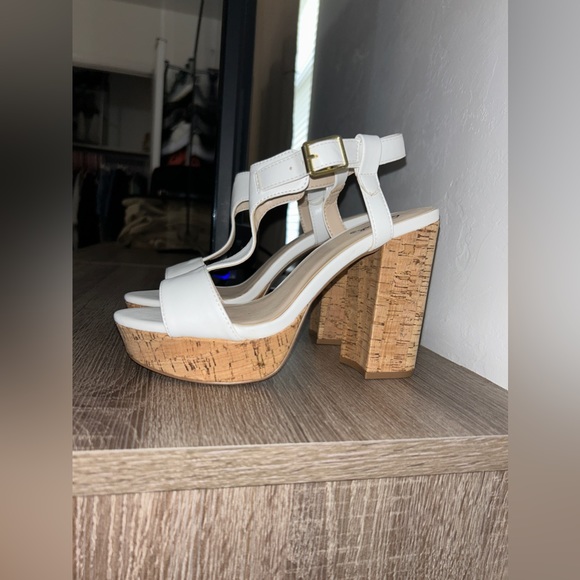 Qupid size 7 white wedges NEW IN BOX! - Picture 5 of 5